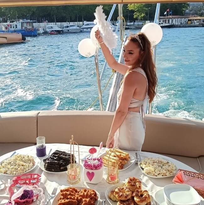 Yatta Bekarlığa Veda Partisi